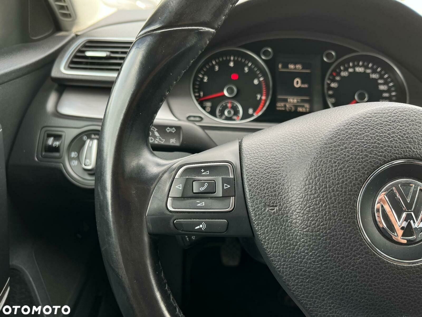 Volkswagen Passat 1.4 TSI BMT Comfortline - 12
