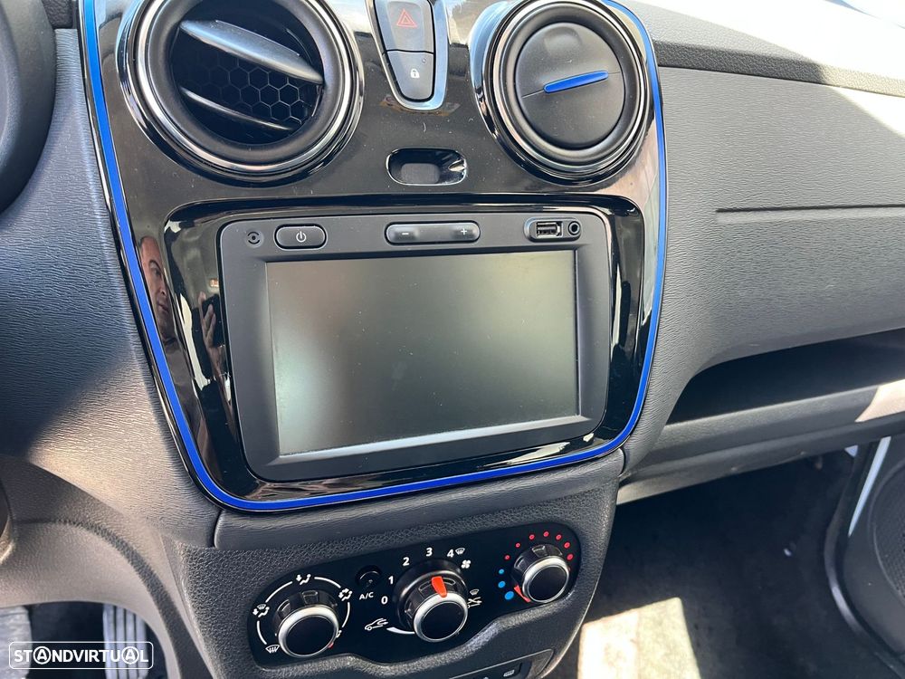 Dacia Lodgy 1.5 Blue dCi Stepway 7L - 9