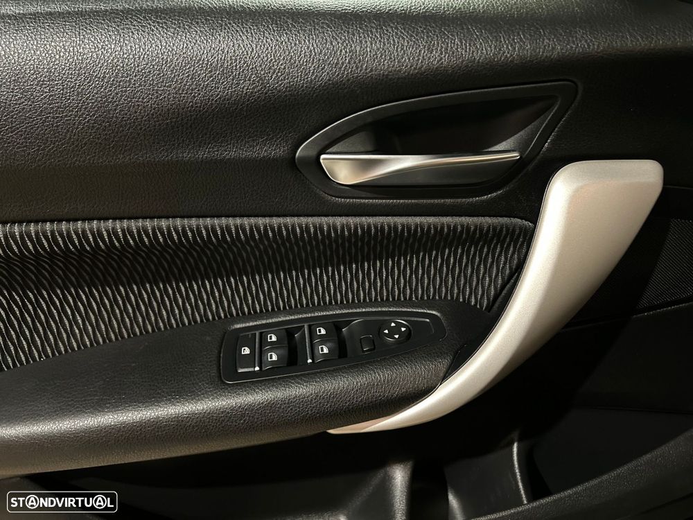 BMW 116 d Line Urban - 26