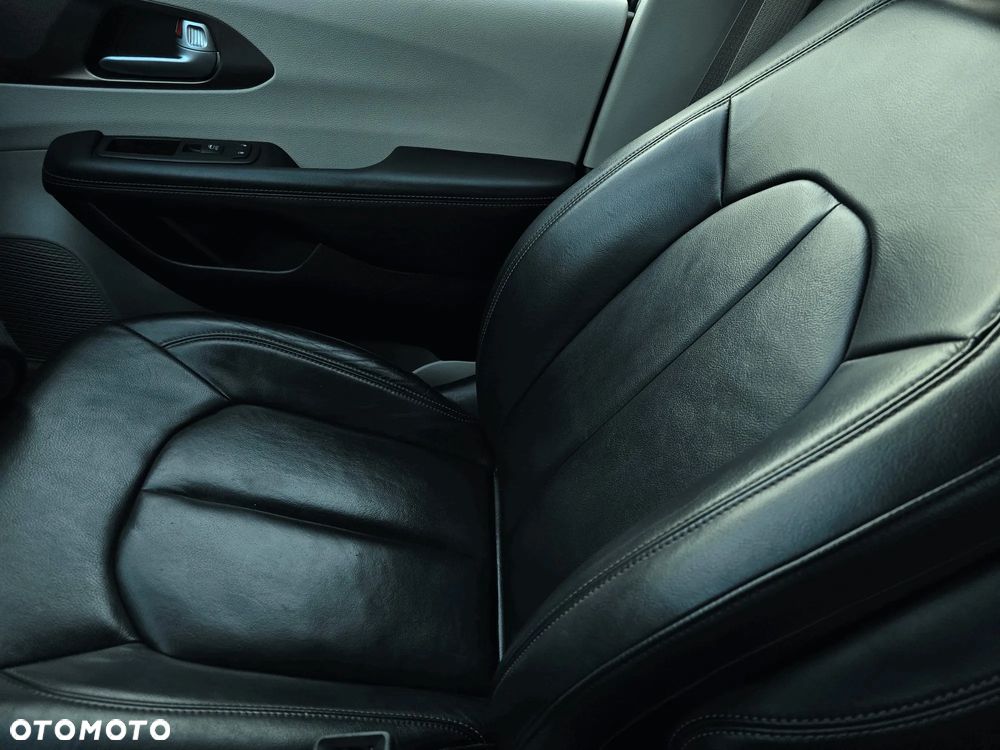 Chrysler Pacifica - 13