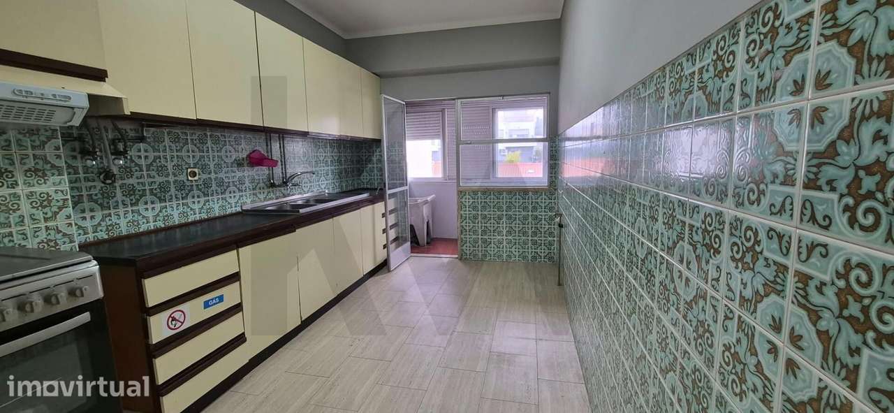 Apartamento T3 com Vista Desafogada para a Baía do Sado – Rua de Branc