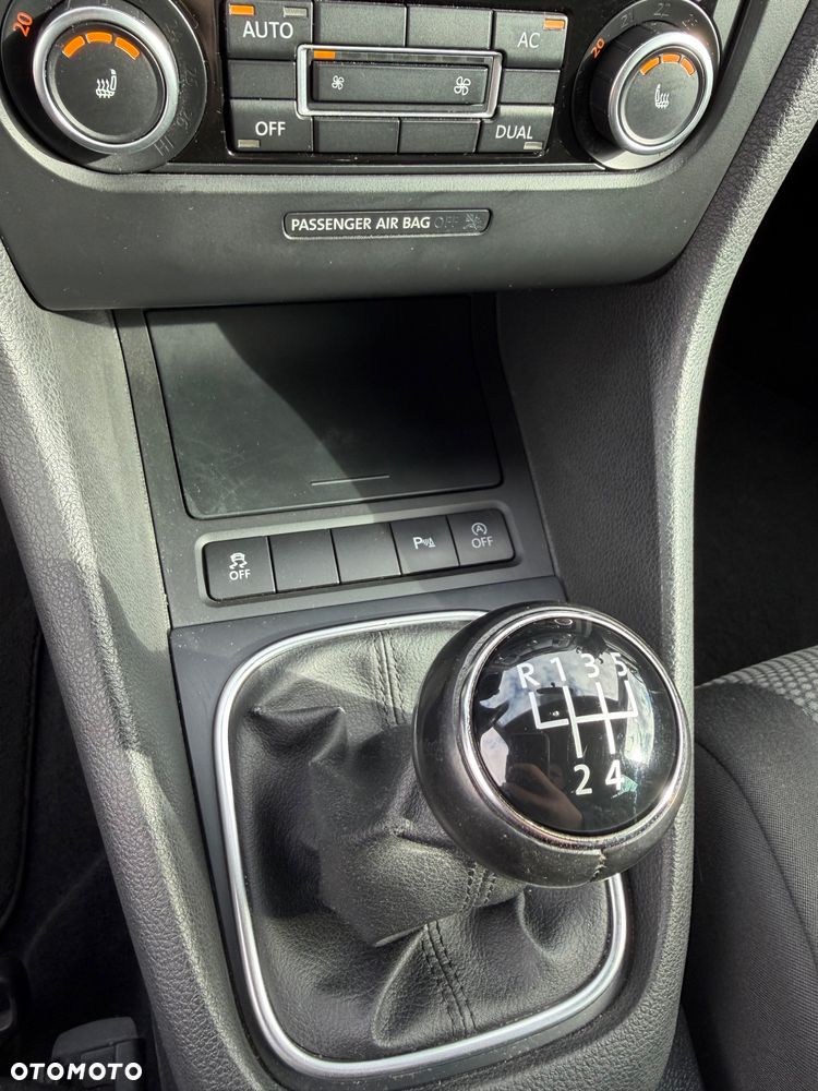 Volkswagen Golf 1.6 TDI DPF Comfortline - 12