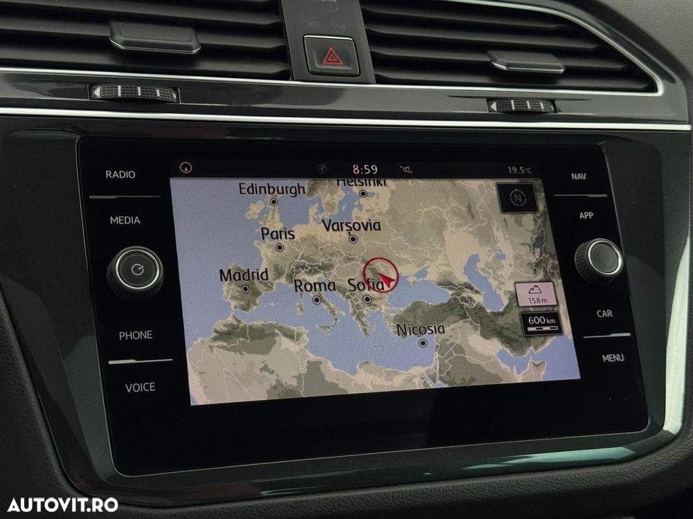 Volkswagen Tiguan - 11