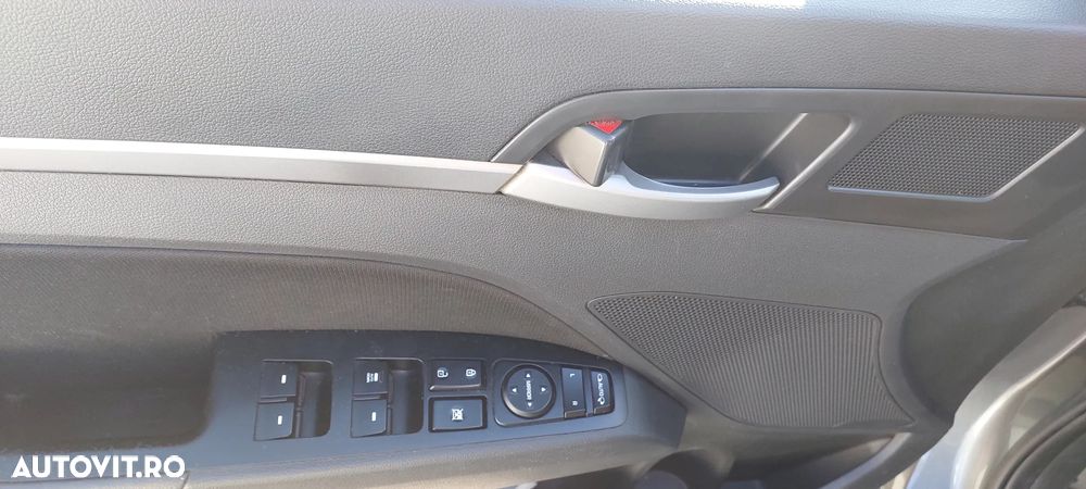 Hyundai Elantra 1.6 MPi Highway - 17