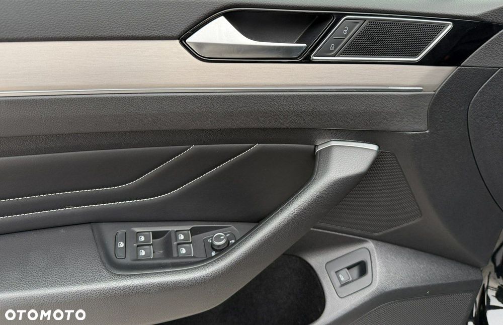 Volkswagen Passat - 36