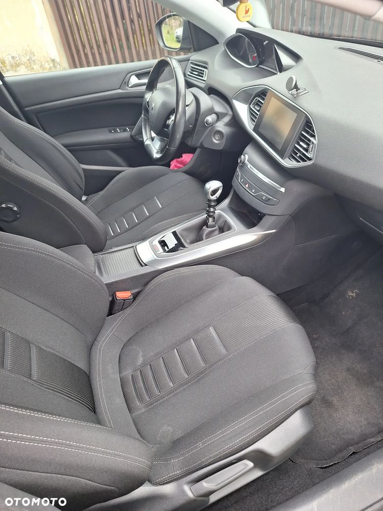 Peugeot 308 125 THP Allure - 3