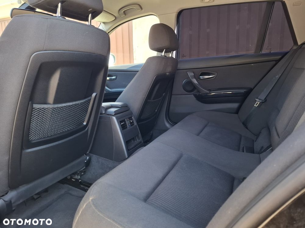 BMW Seria 3 318d DPF Edition Lifestyle - 17