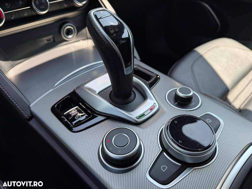 Alfa Romeo Stelvio - 13