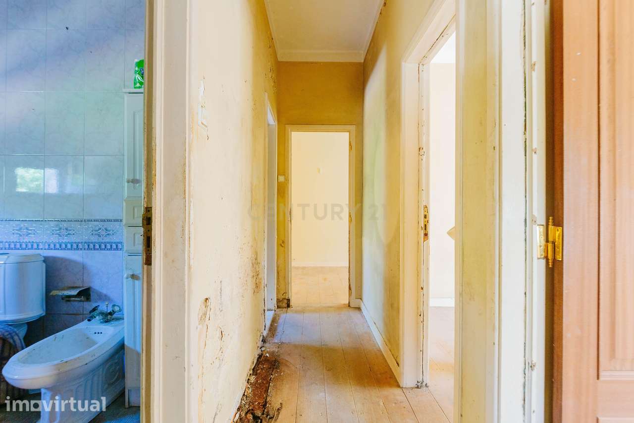 Apartamento T3 para Remodelação Total com Terraço | Alvito, Lisboa - Grande imagem: 5/30