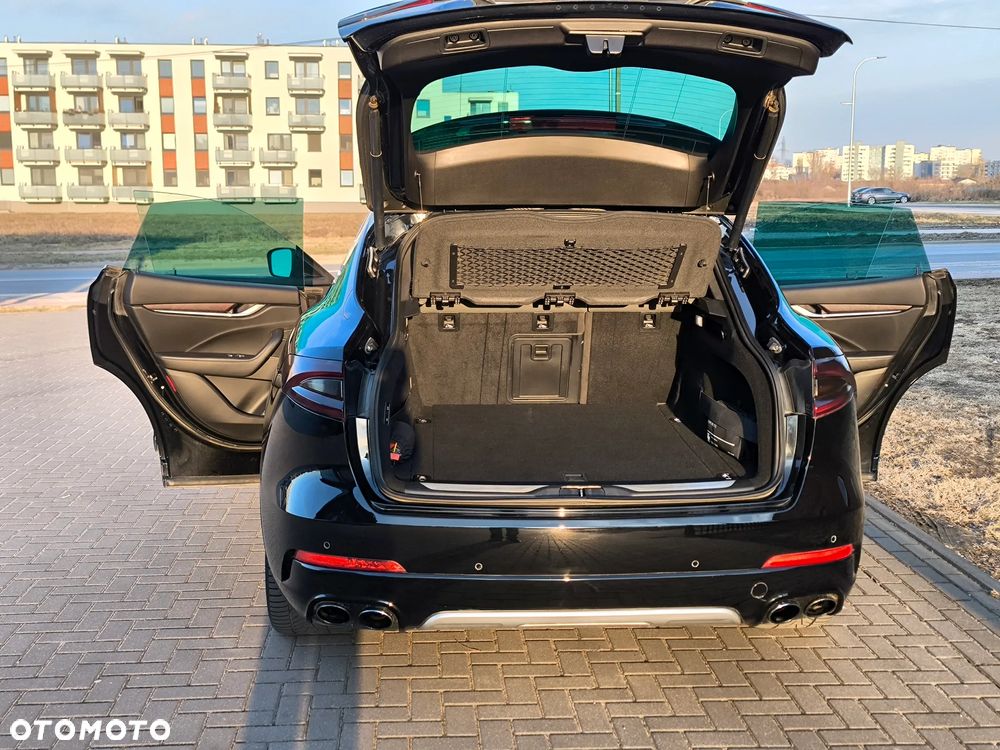 Maserati Levante Q4 Executive - 21