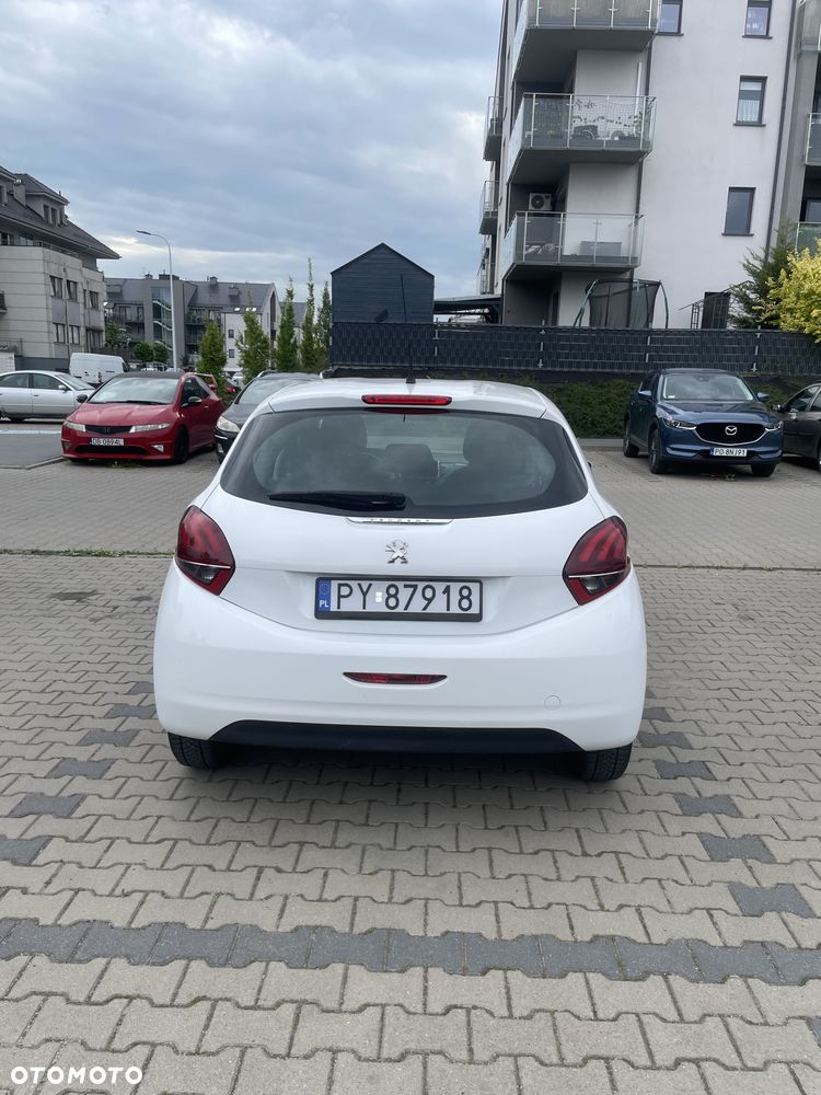 Peugeot 208 - 8