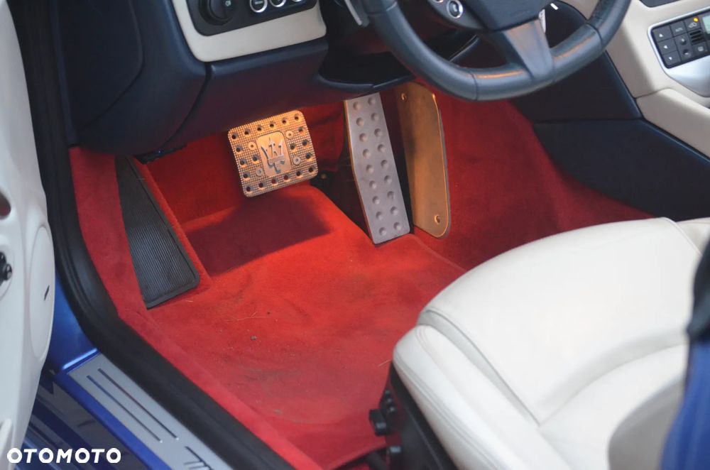 Maserati GranCabrio Sport - 30