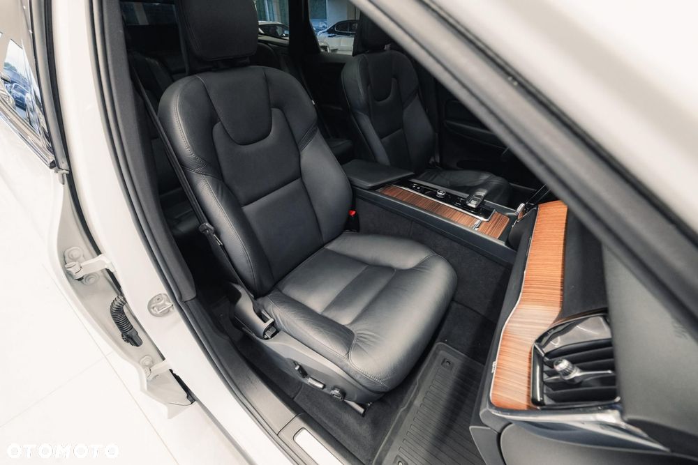 Volvo XC 60 B5 B AWD Plus Dark - 16