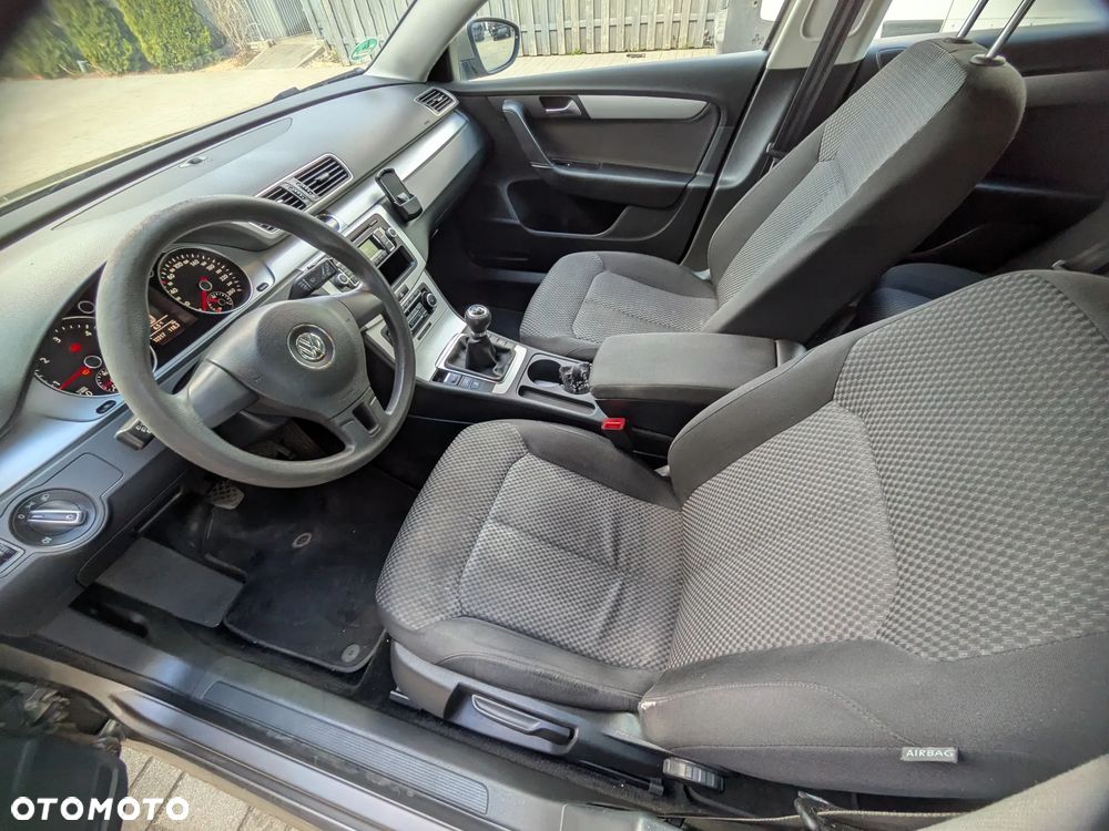 Volkswagen Passat - 11