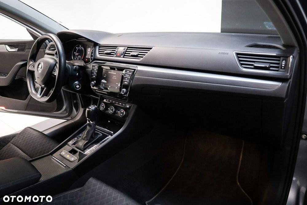 Skoda Superb 2.0 TDI SCR Style DSG - 21