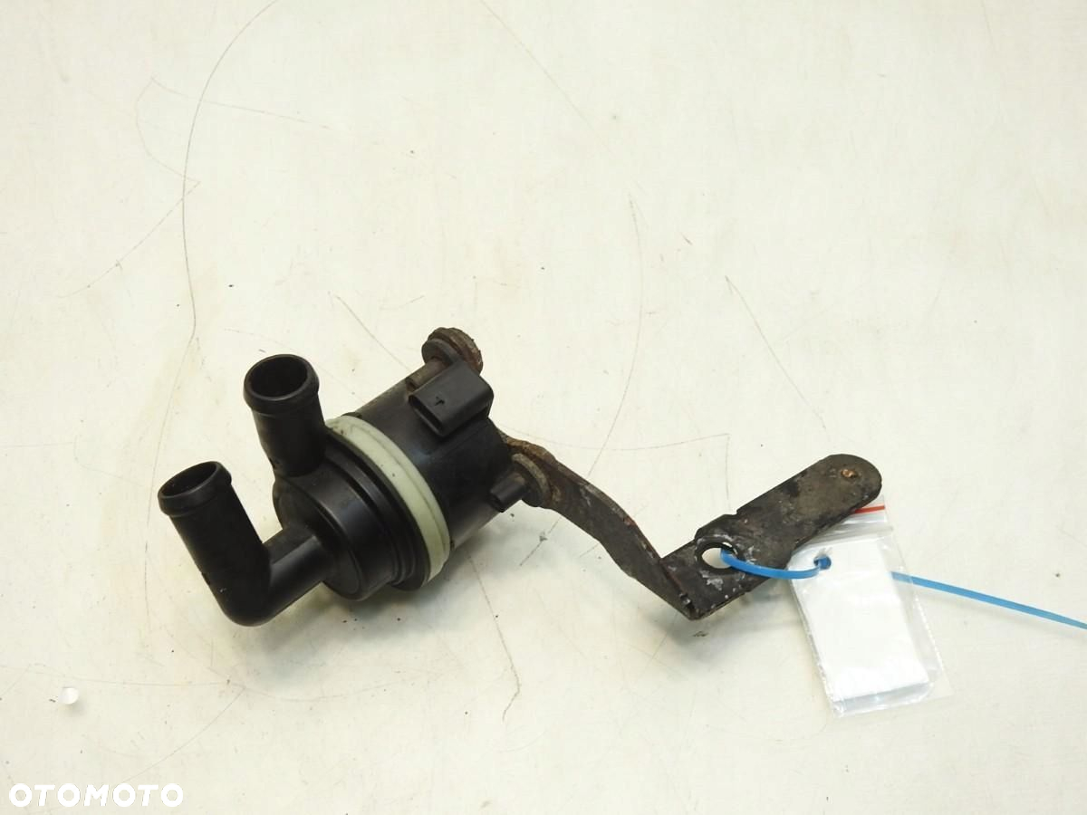 DODATKOWA POMPA WODY VW PASSAT B7 2.0 TDI 5N0965561A - 8