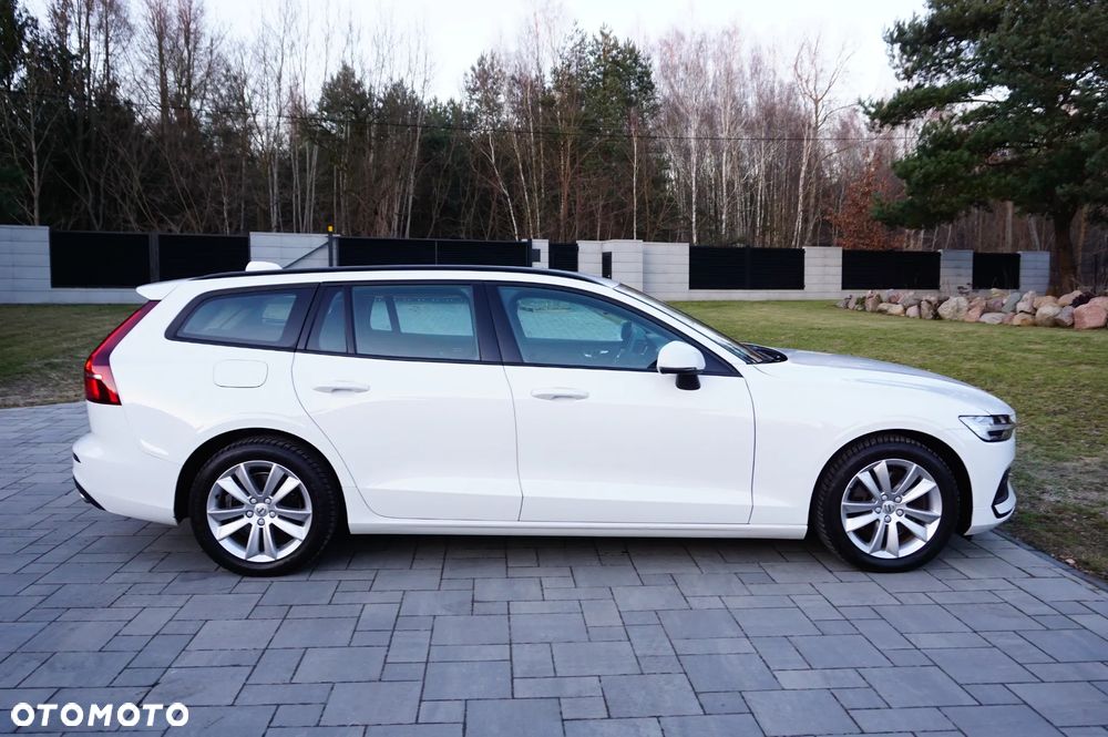 Volvo V60 B3 B Momentum - 1
