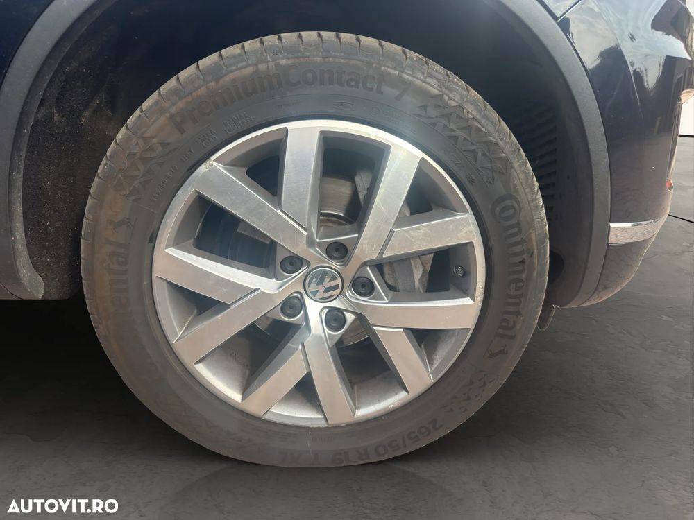 Volkswagen Touareg 3.0 V6 TDI BMT - 25