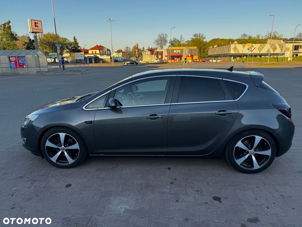 Opel Astra 1.6 T Cosmo - 7