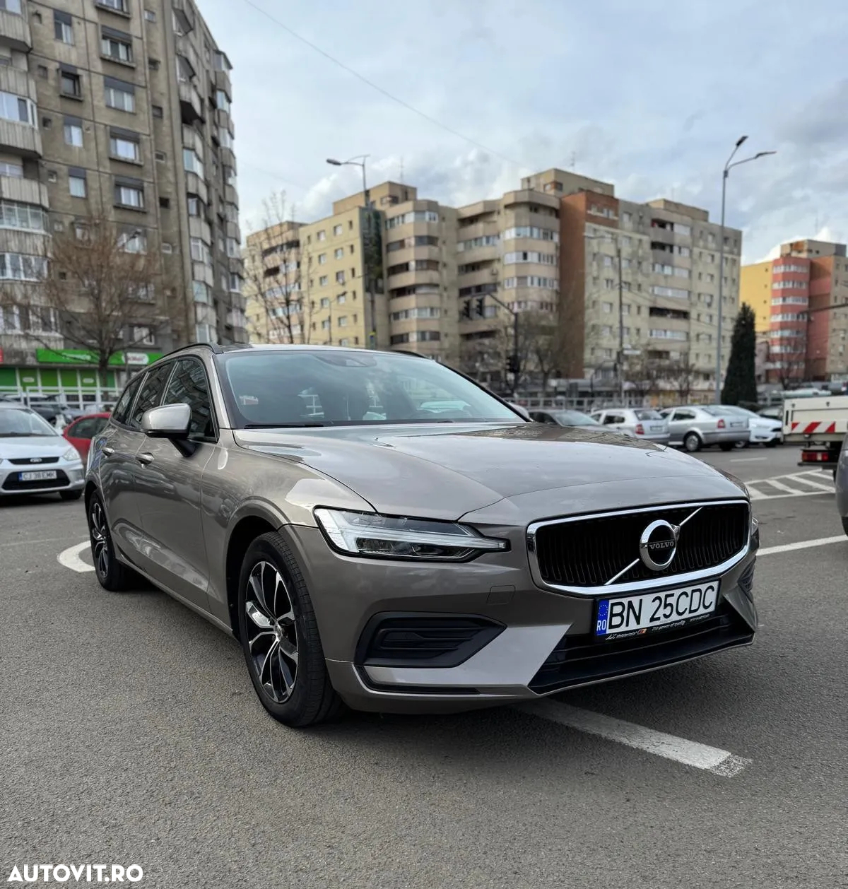 Volvo V60 B3 B DKG Momentum - 3