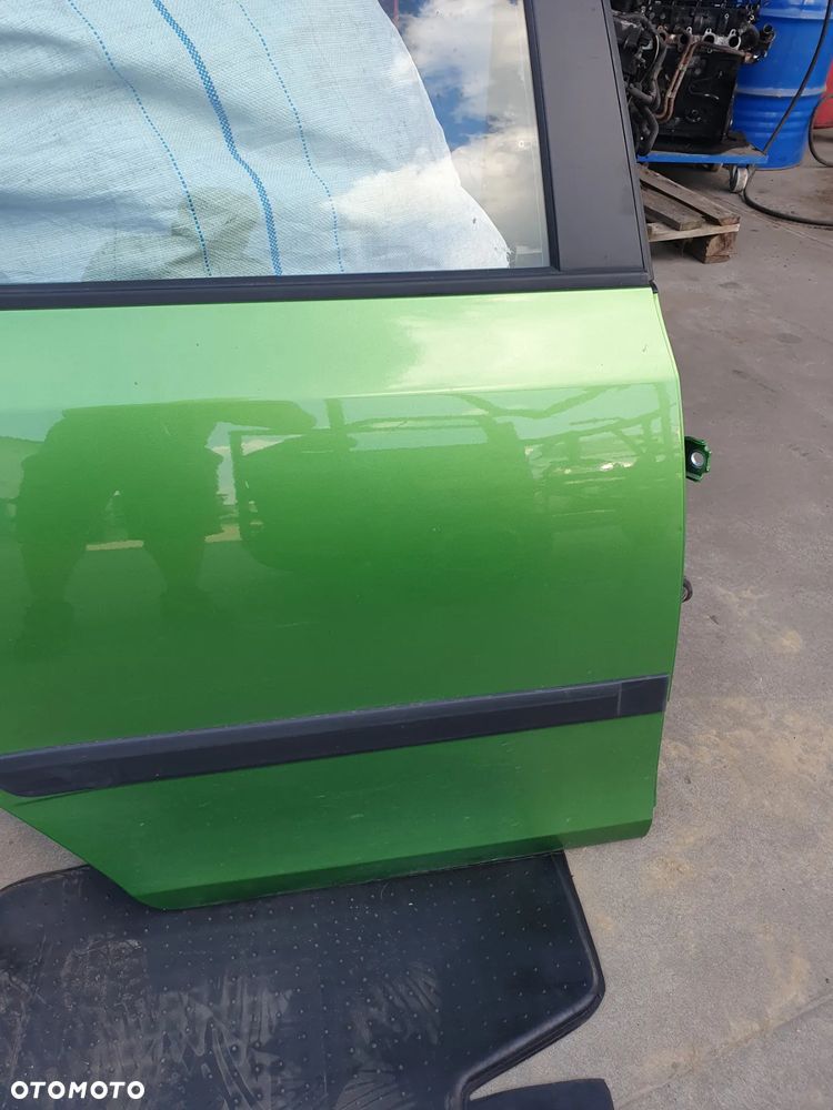 DRZWI TYLNE PRAWE FABIA II HB KOD LAKIERU 9585 - 3