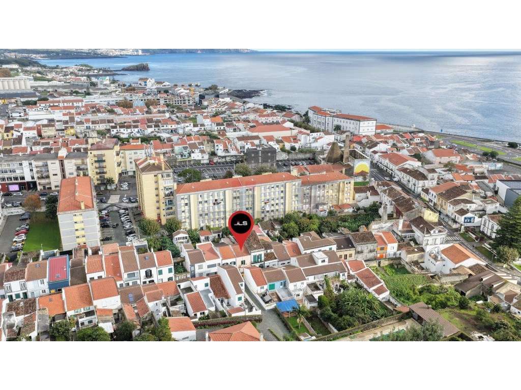 Moradia T4+1 com Quintal e Localização Premium junto às Portas do M... - Grande imagem: 2/23