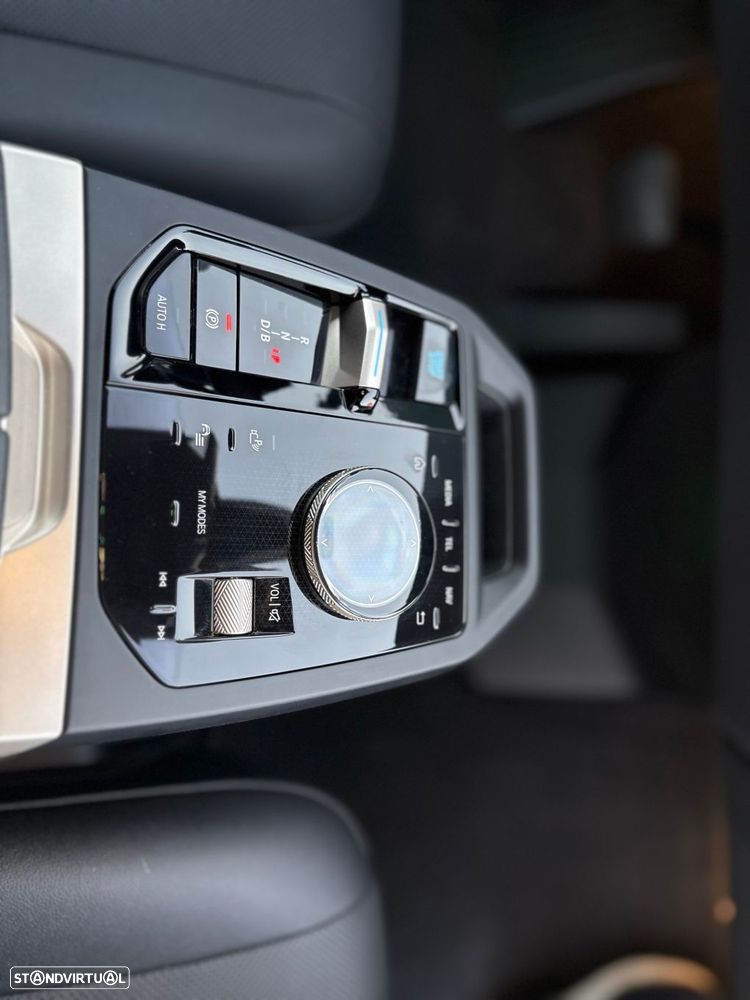 BMW iX xDrive 40 Pack Desportivo - 34