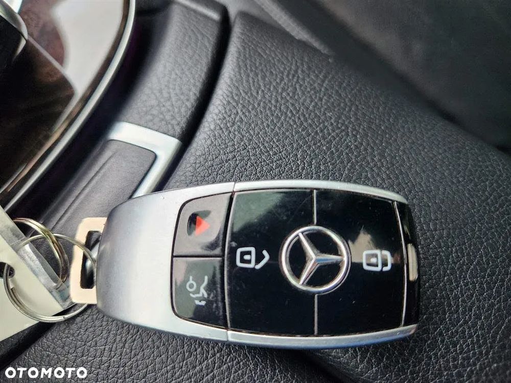 Mercedes-Benz Klasa E 300 9G-TRONIC AMG Line - 27