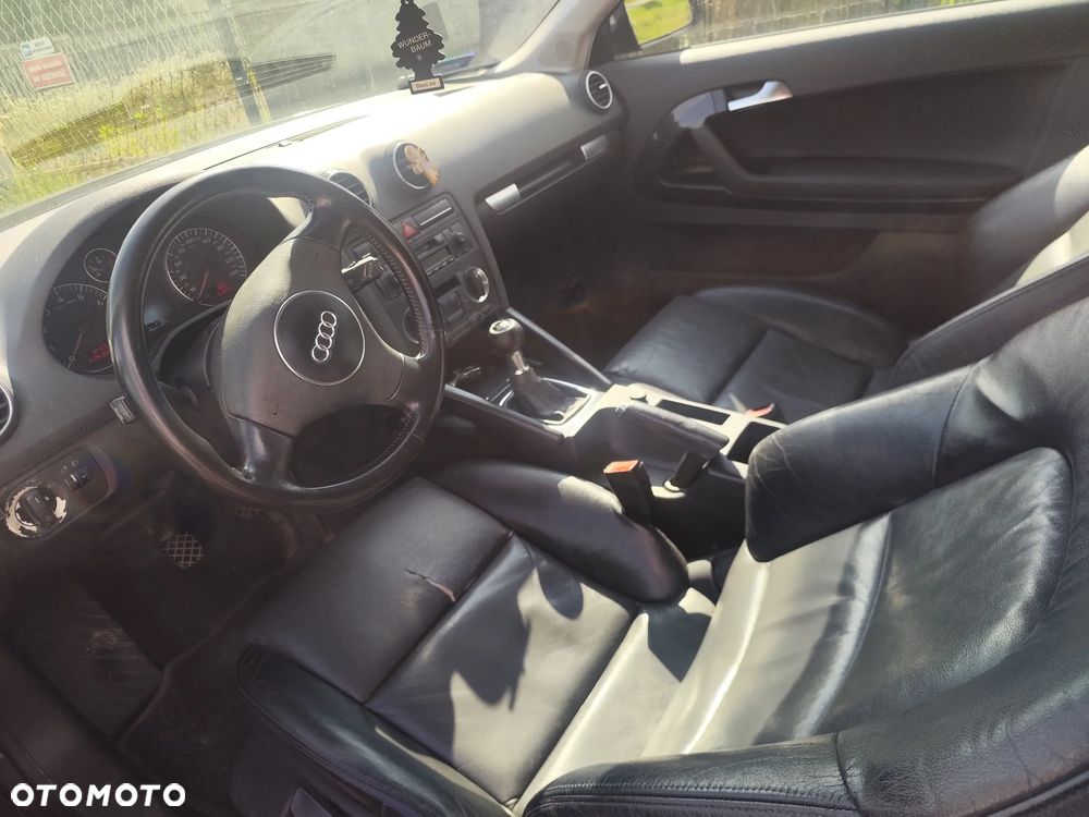 Audi A3 3-drzwiowe 1.6 FSI Ambiente - 3