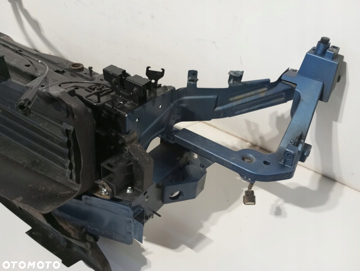 Pas przedni chłodnice VOLVO XC40 2,0D 18R - 2