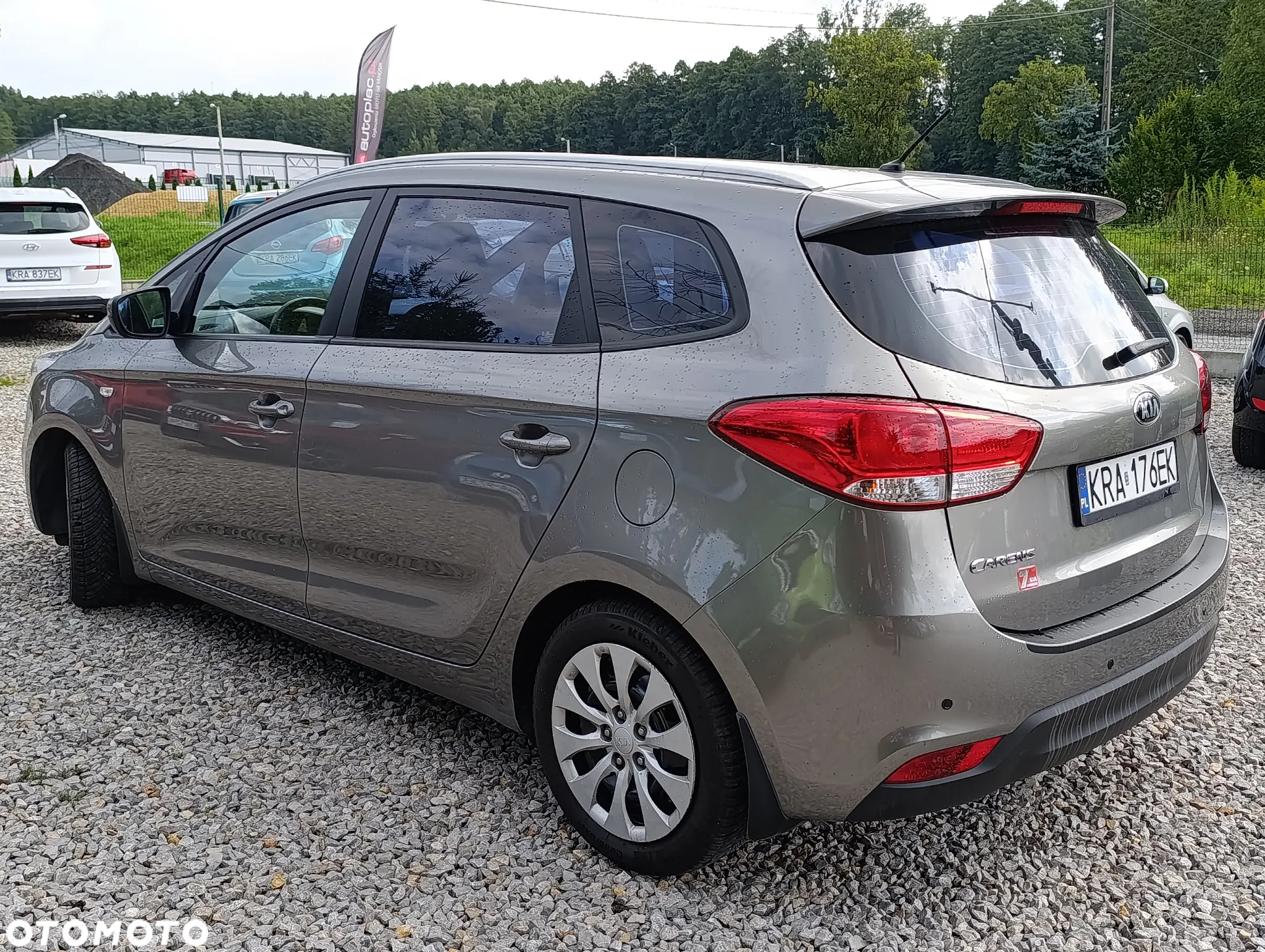 Kia Carens - 4
