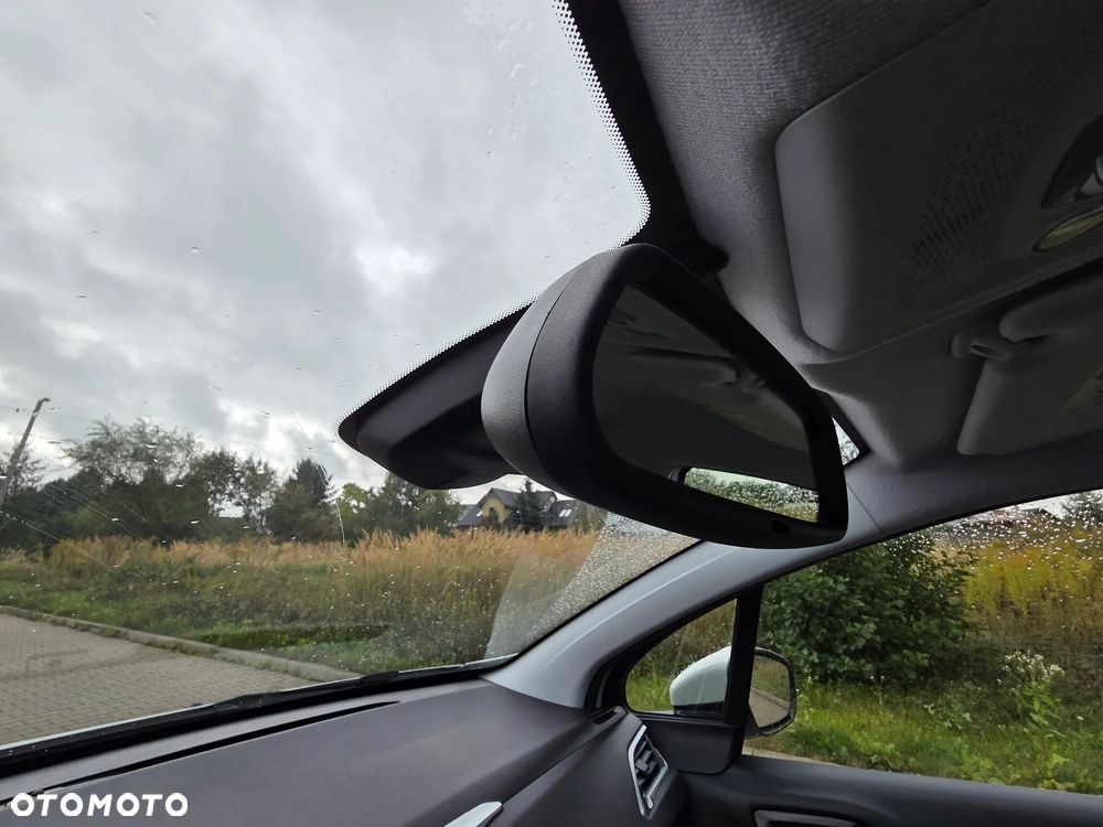 Peugeot 208 1.2 PureTech Allure - 32