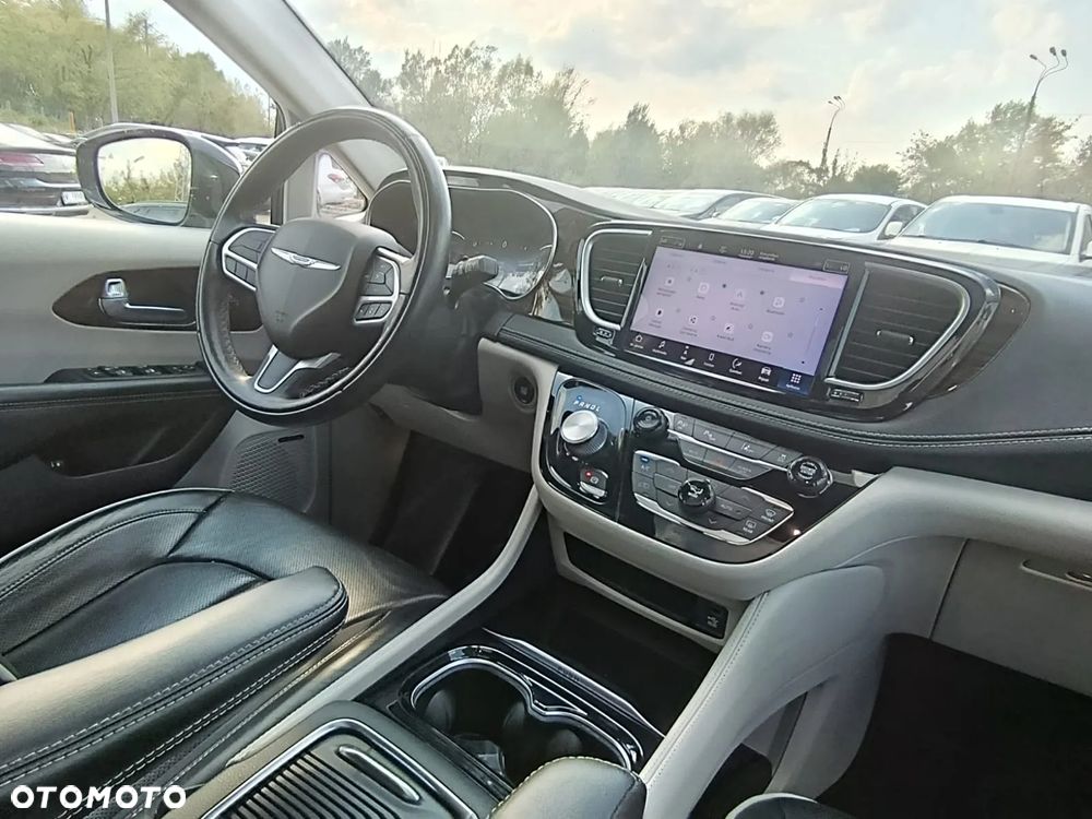 Chrysler Pacifica - 4