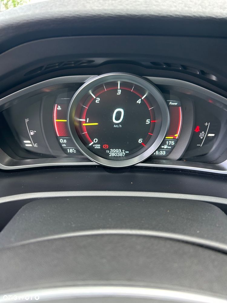 Volvo V40 - 18