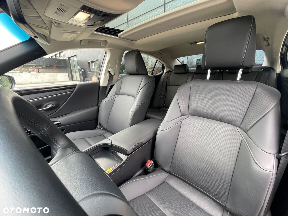 Lexus ES 300h Business Edition - 12