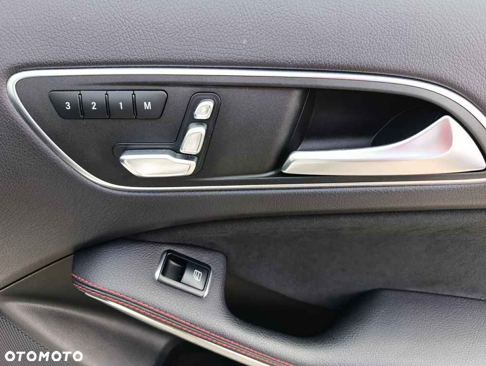 Mercedes-Benz GLA AMG 45 4Matic AMG Speedshift 7G-DCT - 24