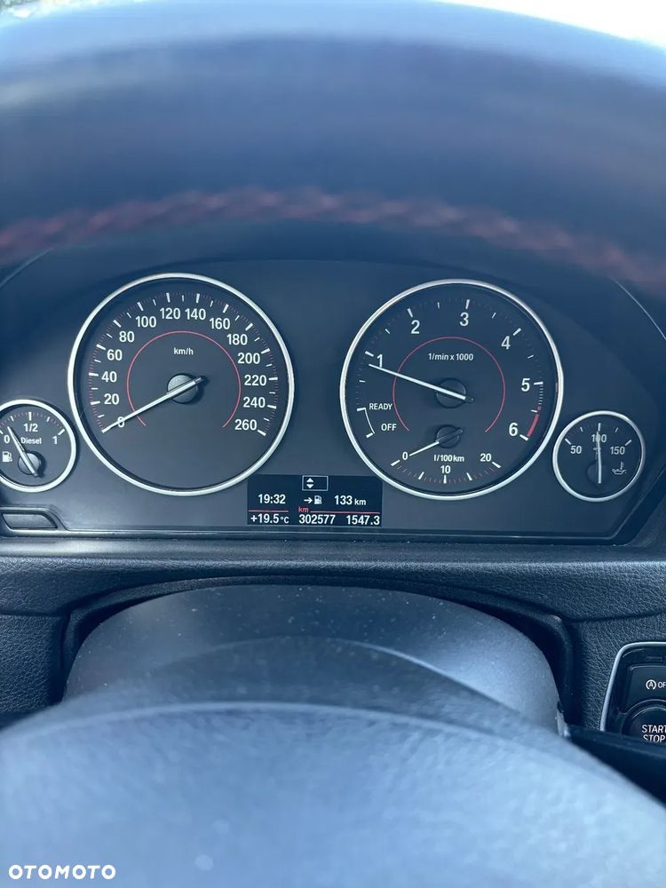 BMW Seria 3 320d Sport Line - 12