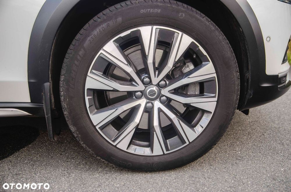 Volvo V90 Cross Country - 13