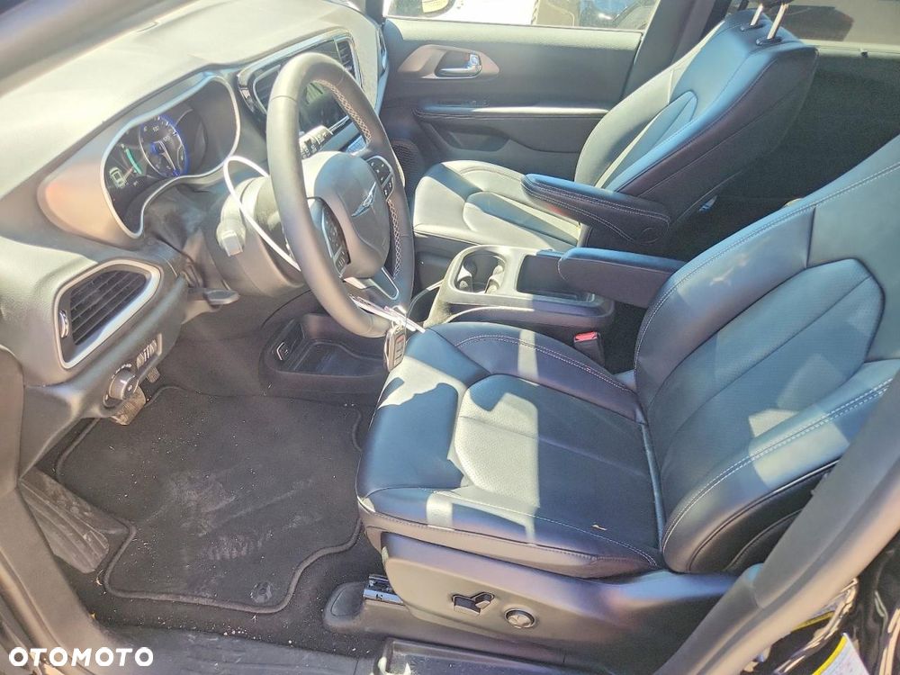 Chrysler Pacifica - 8