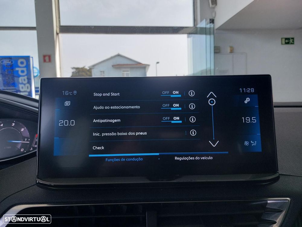 Peugeot 3008 1.5 BlueHDi Active Pack — fotografia 30