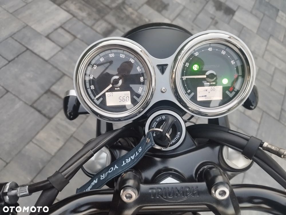 Triumph Bonneville - 6