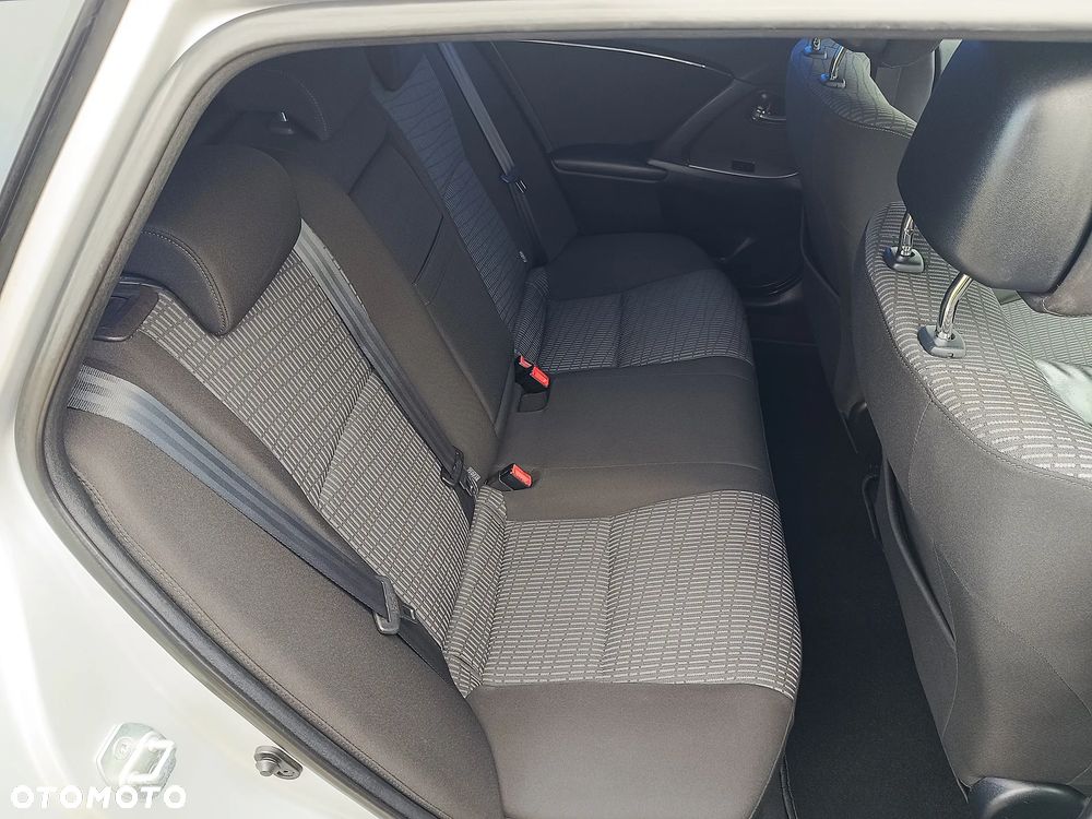 Toyota Avensis - 12