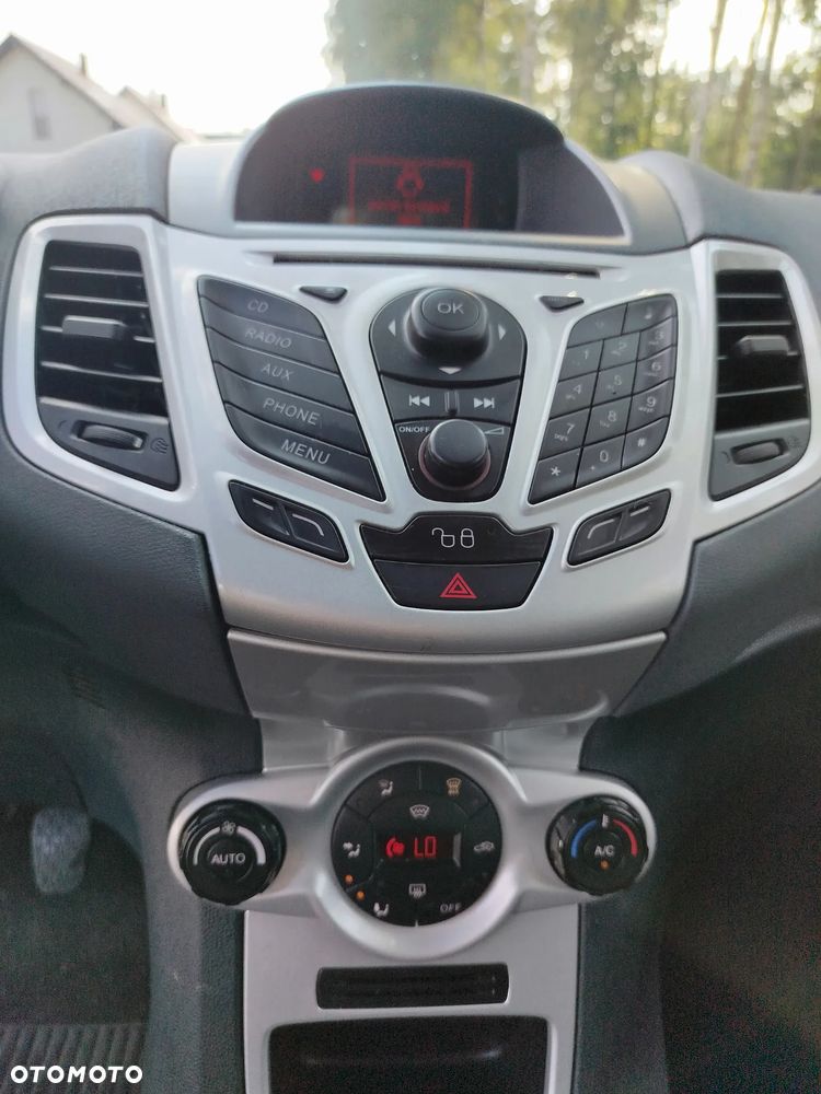 Ford Fiesta 1.6 TDCi Champions Edition - 11