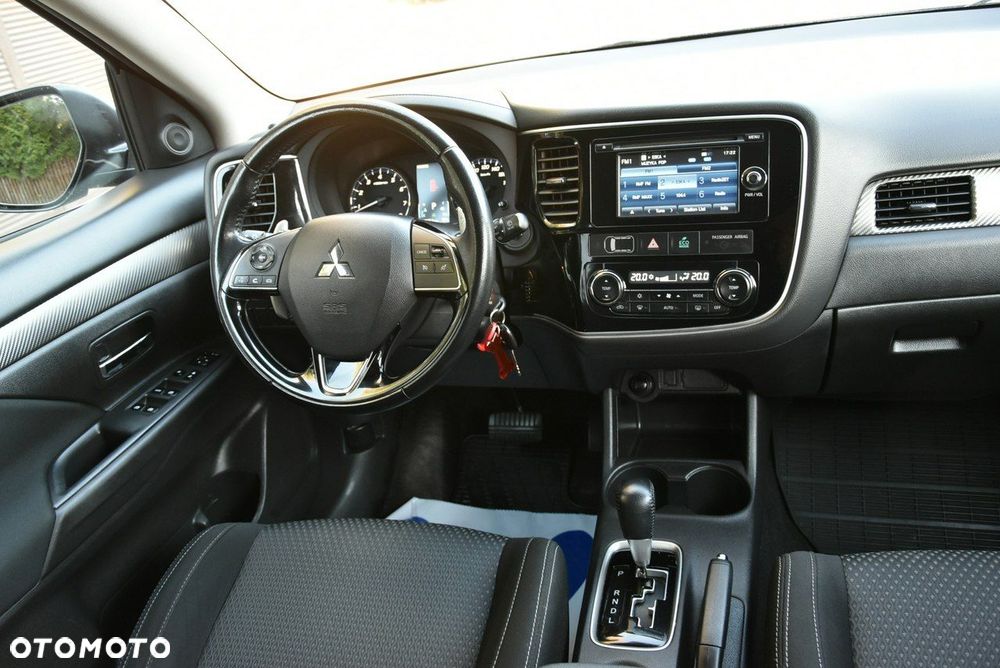 Mitsubishi Outlander 2.0 Instyle Navi 4WD CVT - 9