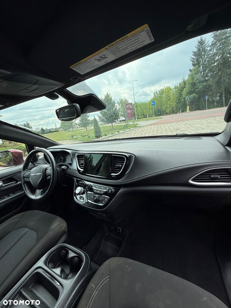 Chrysler Pacifica - 5