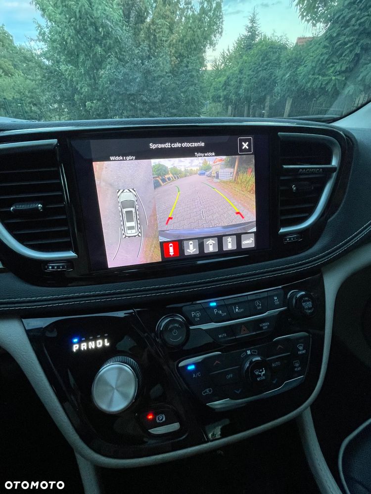 Chrysler Pacifica - 29
