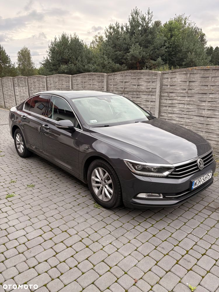 Volkswagen Passat - 1