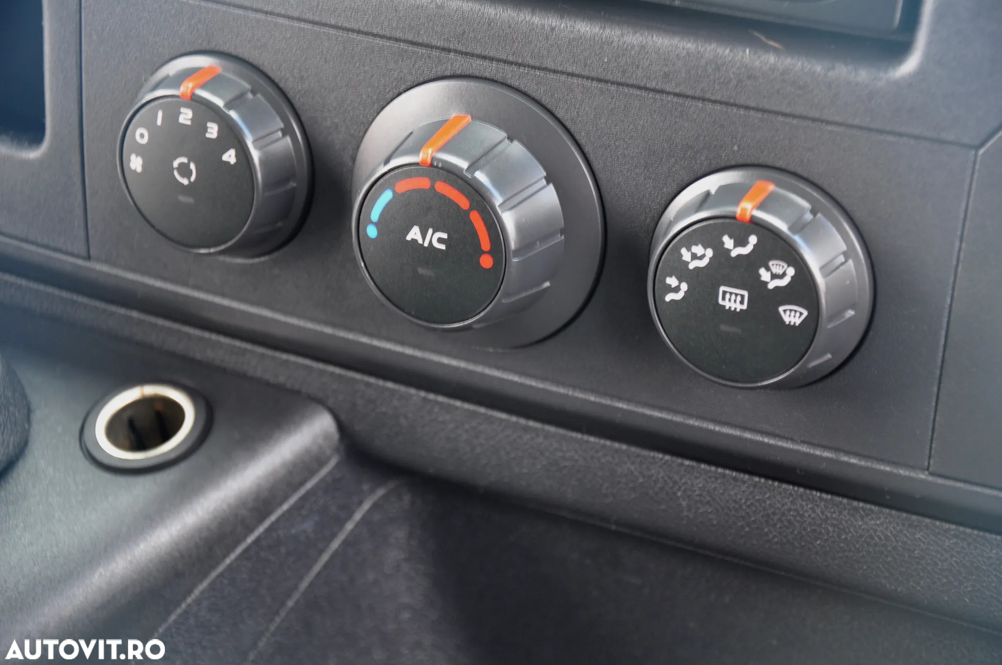 Nissan NV 400 L2H2 Van - 19