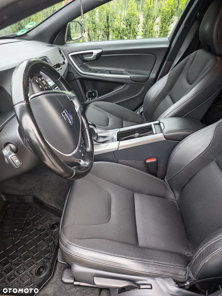 Volvo V60 Cross Country D3 Geartronic Momentum - 16