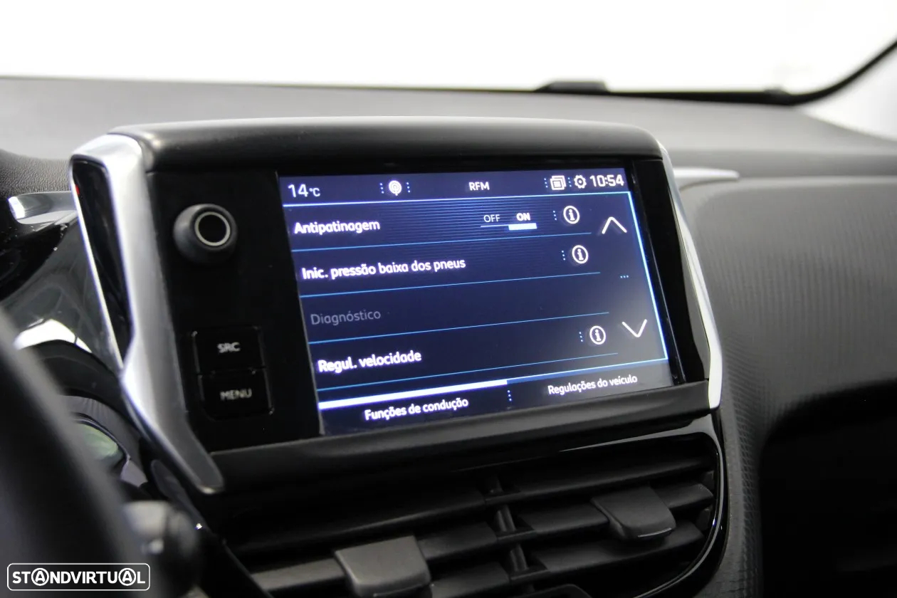 Peugeot 2008 1.2 PureTech Signature - 24